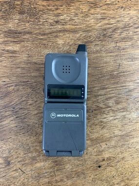 Vintage 80s 90s Motorola cell Flip phone
